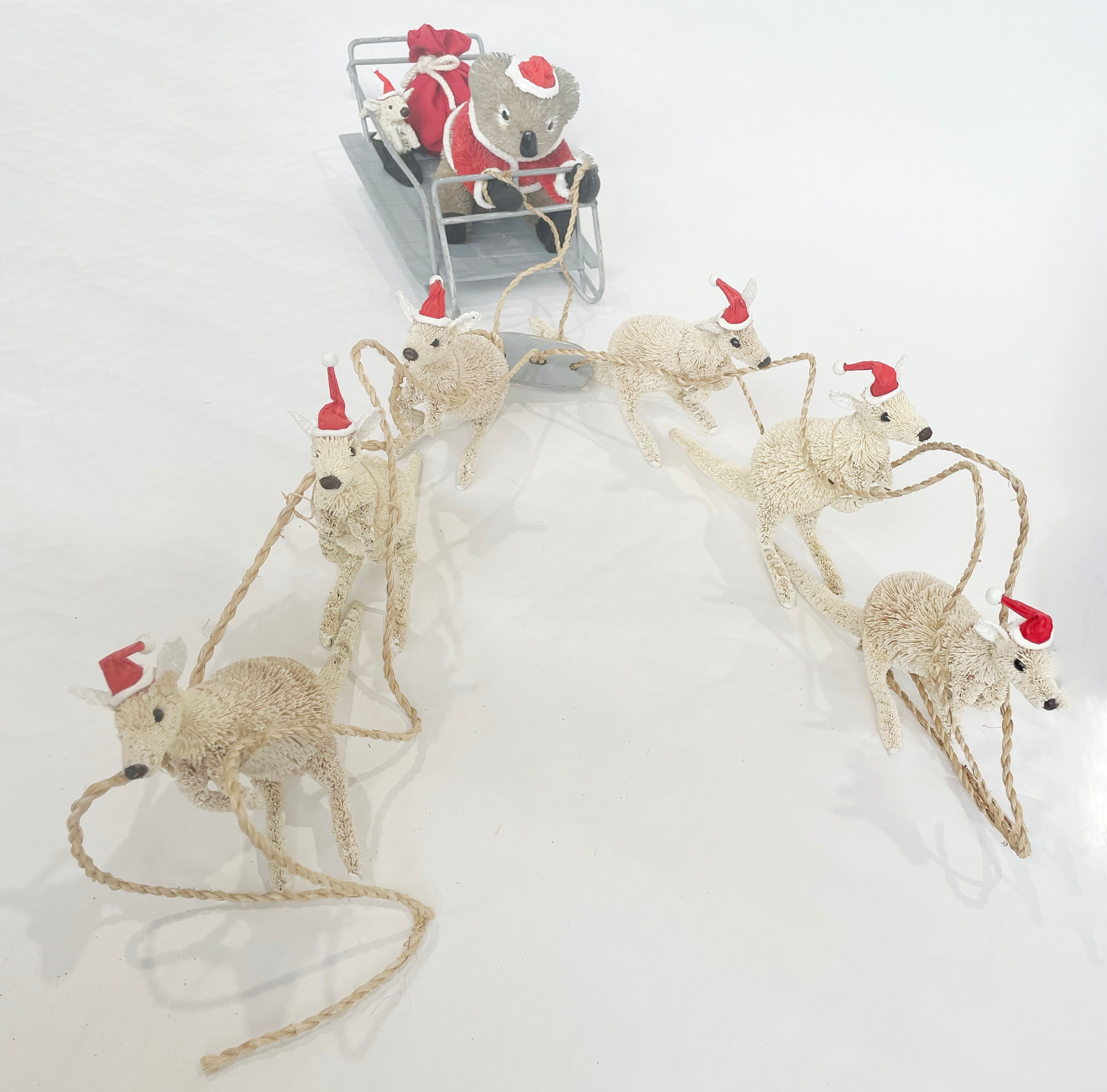 10-piece australian christmas scene with kangaroo and koala