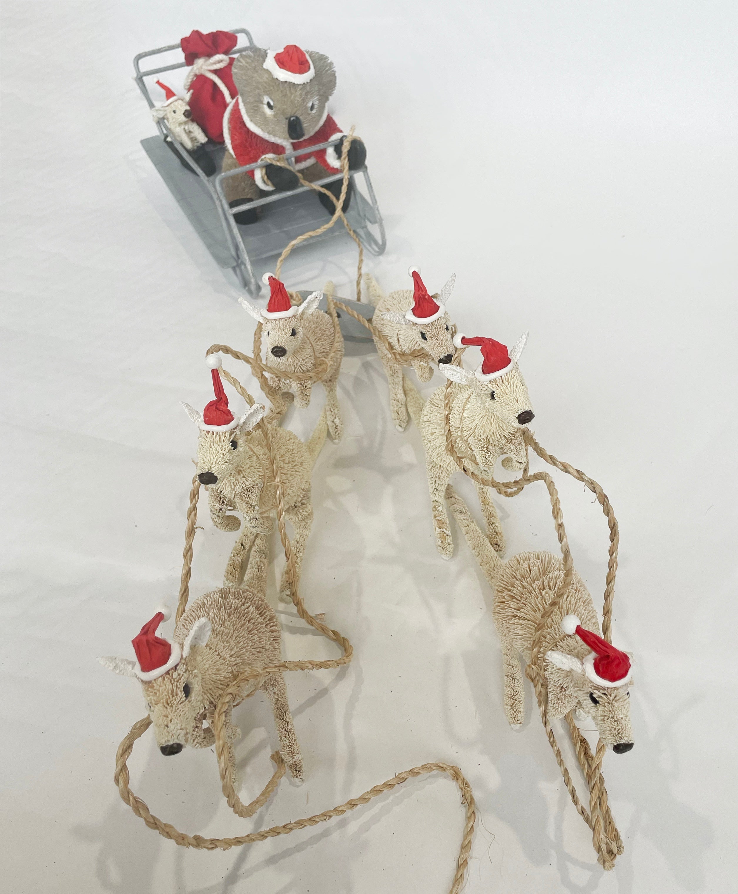 CHRISTMAS SCENE - 10 PIECE SET - AUSTRALIA ANIMALS - KANGAROO, KOALA, SANTA, SLEIGH - AUSTRALIA, SOUVENIR, GIFT, XMAS