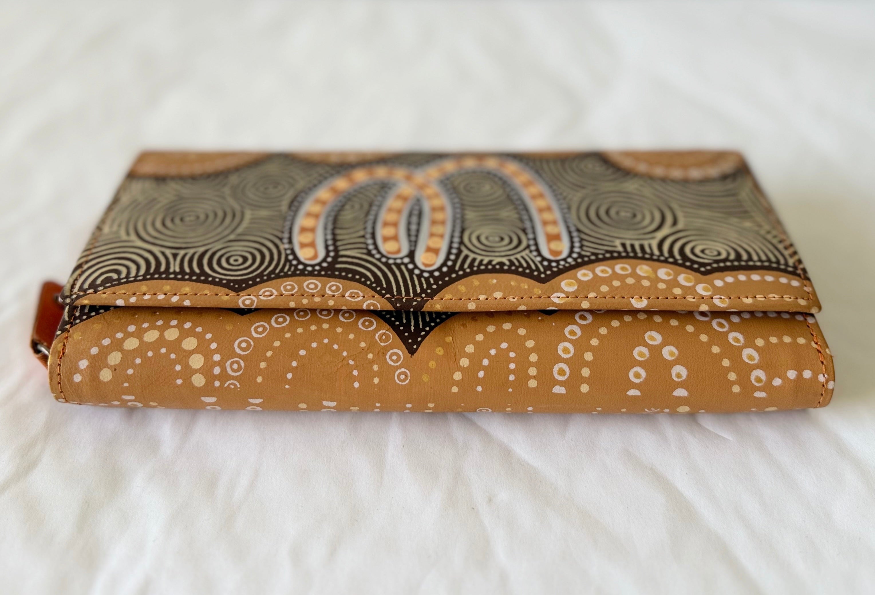 LADIES PURSE, WALLET - LEATHER - ABORIGINAL ART - SIBLING BOND, BROWN - AUSTRALIA, INDIGENOUS, SOUVENIR, GIFT
