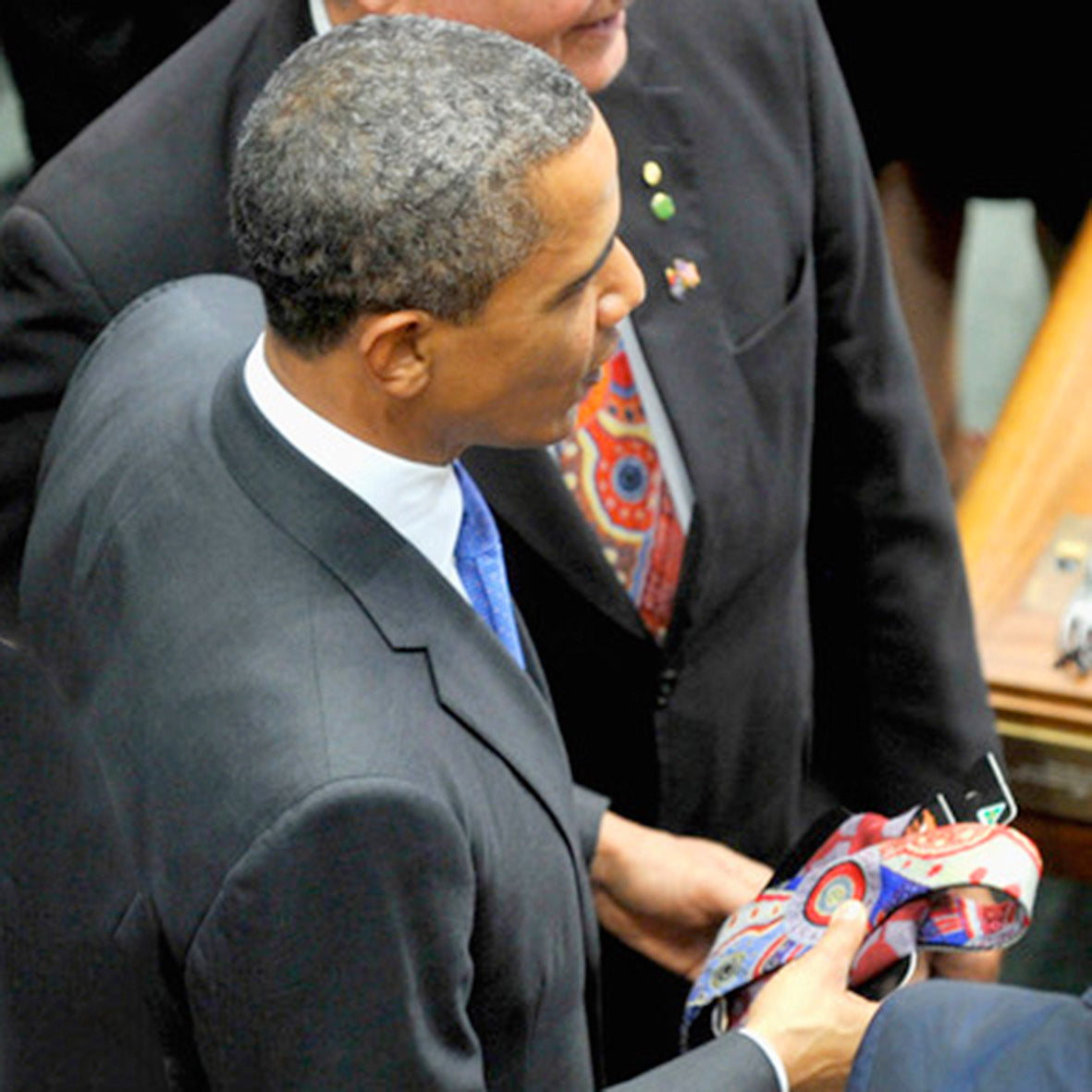 kangaroo story red blue tie
